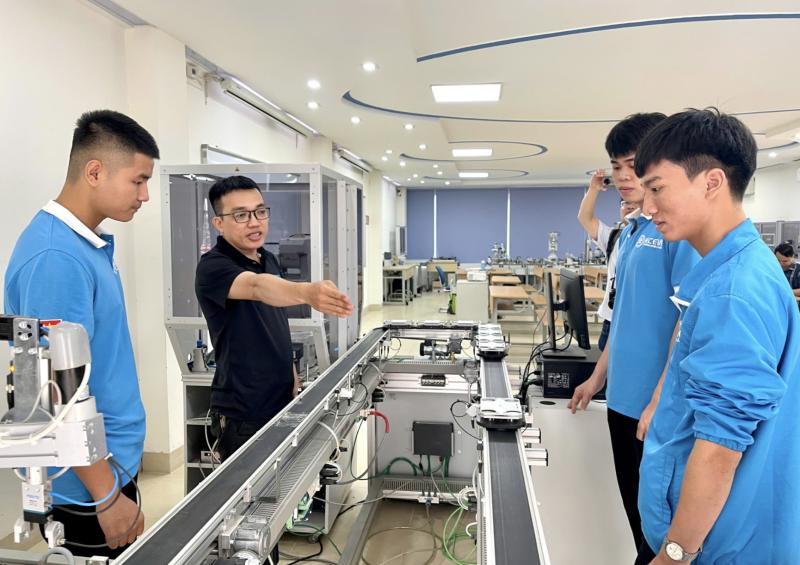 Bỏ xét tuyển riêng bằng học bạ: Thí sinh thay đổi chiến lược thế nào? - Ảnh 1.