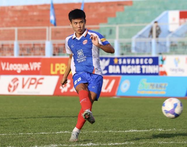CLB TP.HCM thắng thuyết phục Khánh Hòa, tốp đầu giải hạng nhất có biến động- Ảnh 1.