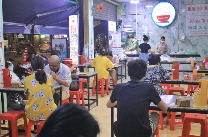 Thưởng tết bằng vàng 5 năm liền, chủ quán bún bò TP.HCM năm nay còn 'chơi lớn'?- Ảnh 1.