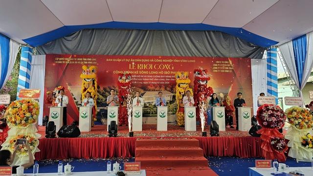 Khởi công bờ kè nằm trong gói thầu 4.000 tỉ đồng ở Vĩnh Long - Ảnh 1.