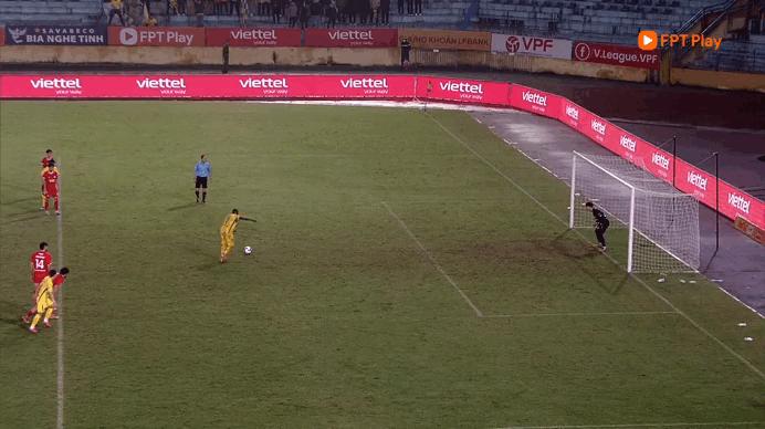 SLNA tạo địa chấn, thắng đậm chủ nhà Thể Công Viettel 4-1: Sao U.23 Việt Nam Cao Văn Bình quá hay - Ảnh 2.