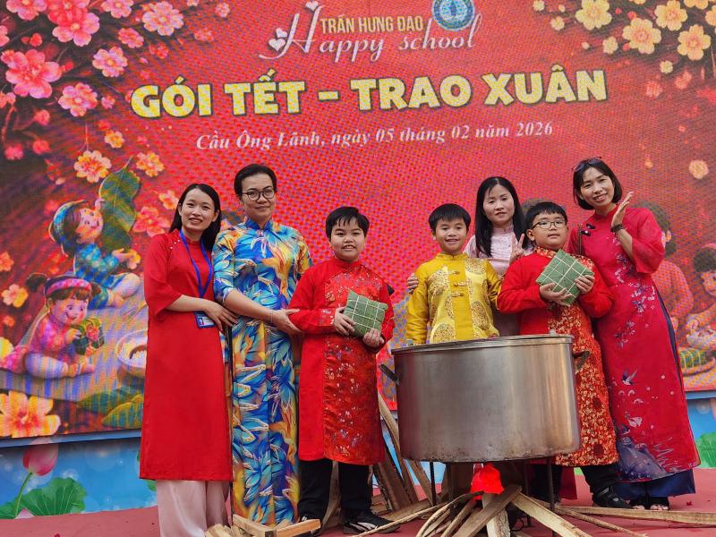 Câu chuyện xúc động sau nồi bánh chưng ở sân trường - Ảnh 6.