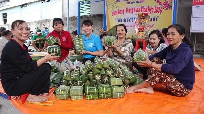 Cả xã Nha Bích gói bánh tét nghĩa tình cho người khó khăn dịp Tết Nguyên đán 2026 - Ảnh 3.