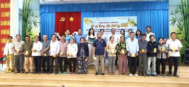 Doanh nghiệp, nhà hảo tâm chung tay chăm lo tết cho người nghèo ở Đồng Tháp - Ảnh 1.
