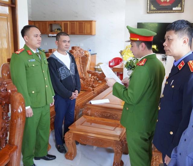 Khởi tố 3 bị can xông vào bãi tập kết cát cản trở hoạt động kinh doanh- Ảnh 2.