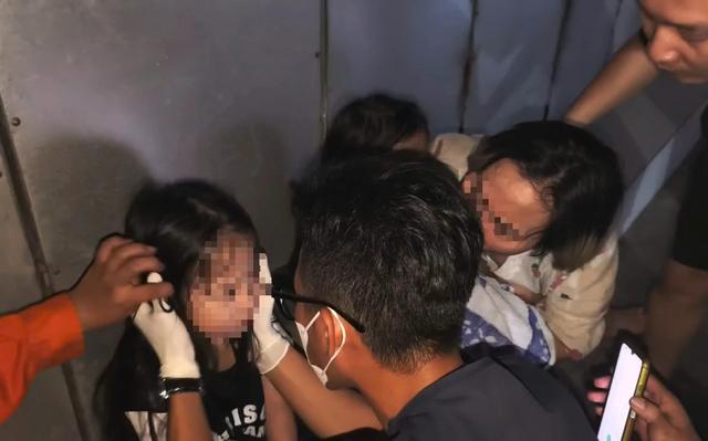 TP.HCM: Cháy nhà kết hợp kinh doanh, cảnh sát giải cứu 4 người - Ảnh 4.