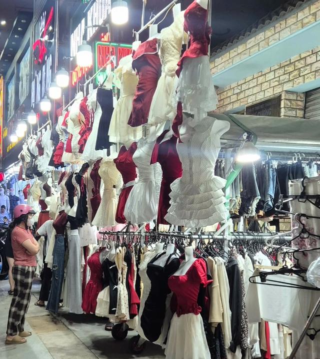 Khu phố thời trang đìu hiu dù chỉ còn vài ngày nữa tới tết - Ảnh 12.