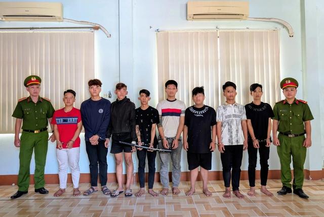 Khởi tố nhóm thanh thiếu niên mang hung khí chặn đường cướp tài sản - Ảnh 2.