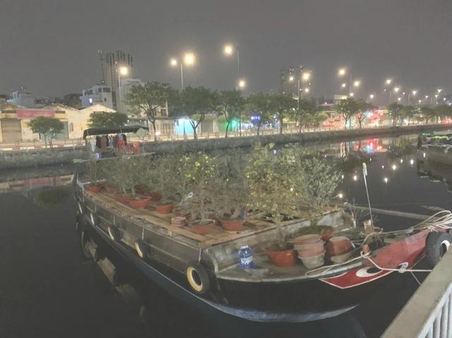 Mưu sinh ở Bến Bình Đông: Những chiếc ghe chở cả một cái tết- Ảnh 4.