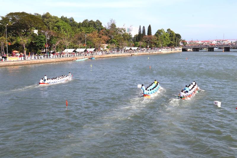 Phường Phan Thiết: Lễ hội đua thuyền trên sông Cà Ty rộn ràng sắc xuân Bính Ngọ - Ảnh 5.