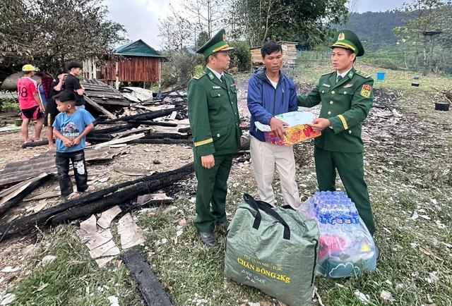 Cháy nhà ở vùng núi ở Quảng Trị mùng 2 tết- Ảnh 1.