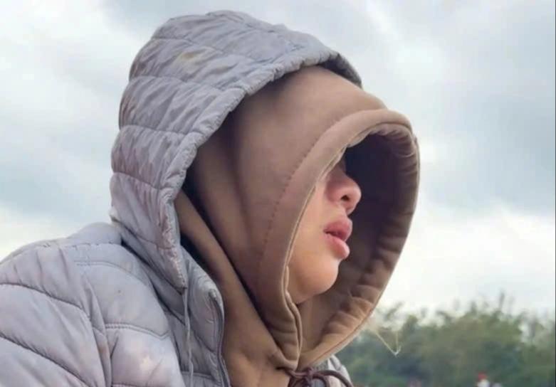 Tiếng gọi lạc giọng giữa mênh mang sông Gianh 'về với mẹ kẻo lạnh...'- Ảnh 1.