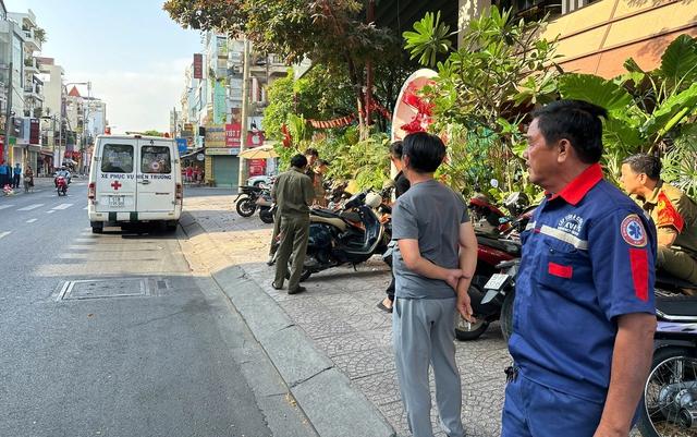 Điều tra vụ người đàn ông tử vong tại quán cà phê trên đường Hoàng Hoa Thám- Ảnh 1.