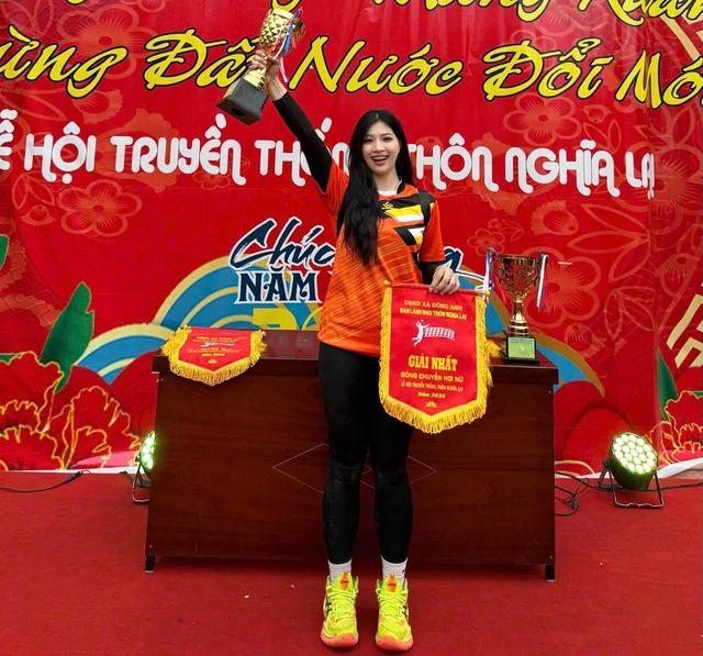 ‘Đô vật hot girl’ gây sốt mạng xã hội - Ảnh 1.