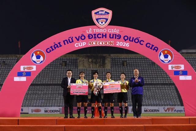 Phong Phú Hà Nam vô địch U.19 nữ quốc gia, đội TP.HCM bị ngược dòng trận cuối- Ảnh 1.