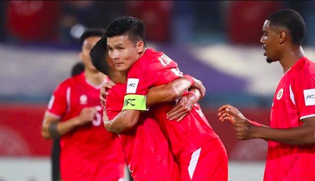 Quang Hải cùng Đình Bắc và CLB CAHN sẽ đối đầu đội của Ronaldo, nếu…
- Ảnh 1.