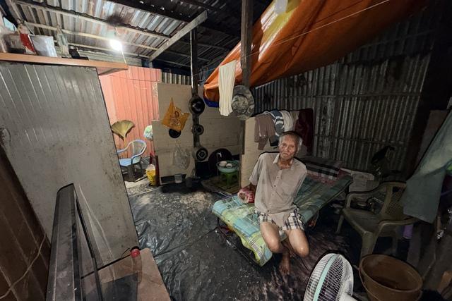 Xóm ve chai ở TP.HCM: 'Năm nay tôi cũng chờ mà chưa thấy ai cho'- Ảnh 4.