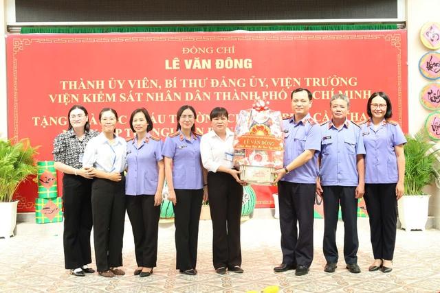 Viện KSND TP.HCM chung tay ‘vì một cái Tết ấm no’ trọn vẹn- Ảnh 4.