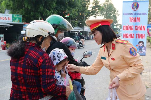 Đồng Tháp: Hơn 300 trường hợp vi phạm nồng độ cồn trong 5 ngày đầu nghỉ tết- Ảnh 1.