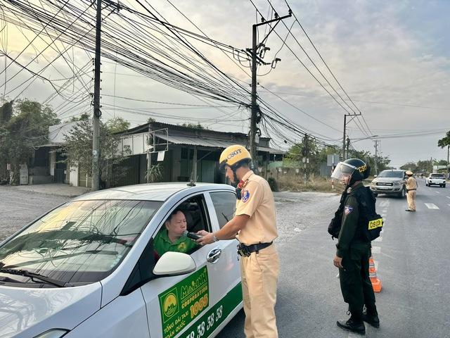 CSGT Tây Ninh ra quân siết chặt an toàn giao thông dịp tết- Ảnh 1.