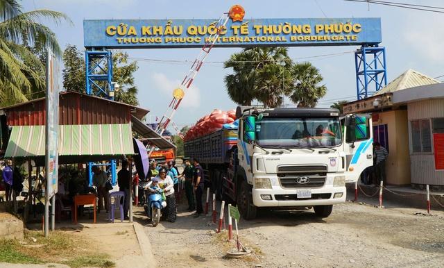Hỏa tốc tháo gỡ ùn tắc hàng nhập khẩu ở cảng- Ảnh 1.