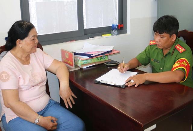Bắt quả tang nghi phạm giật dây chuyền tại điểm hành hương nổi tiếng ở Cà Mau - Ảnh 1.