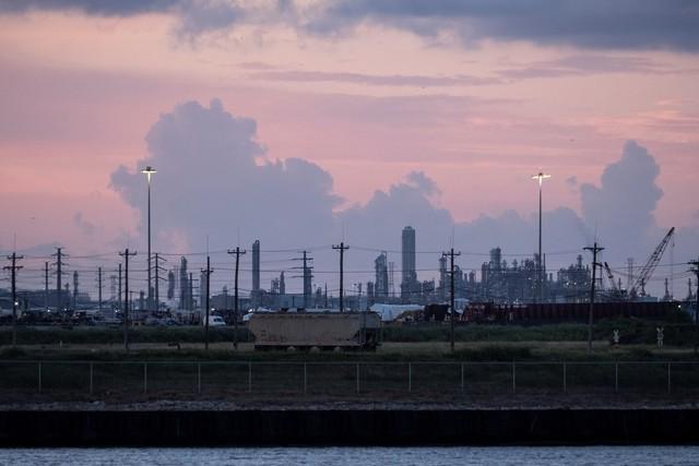 Mỹ quá tải với nguồn dầu mỏ từ Venezuela - Ảnh 1.
