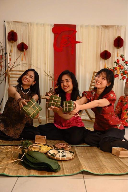 Người Việt ở Thuỵ Sĩ: Kỳ công mâm cỗ tết 3 miền Bắc - Trung - Nam  - Ảnh 5.