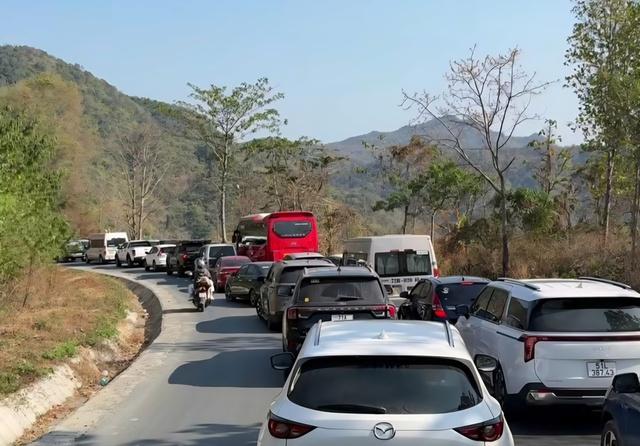 Quốc lộ 28B ám ảnh tài xế và du khách trong dịp Tết Bính Ngọ 2026 - Ảnh 5.