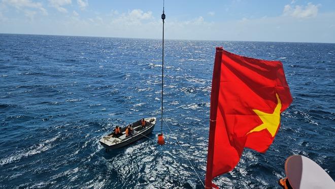 Trải nghiệm đu dây lên nhà giàn DK1 giữa biển khơi đầy phấn khích năm 2026 - Ảnh 11.