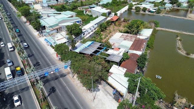 TP.HCM: Tại sao đất công mua bán công khai trở thành gara ô tô, quán cà phê? - Ảnh 1.