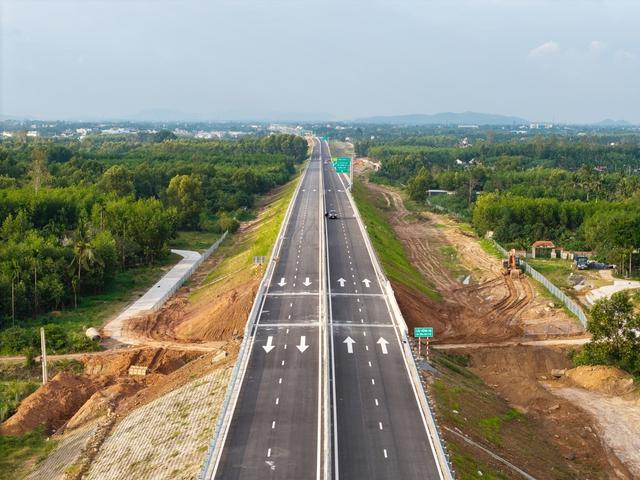 Cao tốc Quảng Ngãi - Hoài Nhơn vận hành vào lúc 11 giờ ngày 12.2- Ảnh 2.