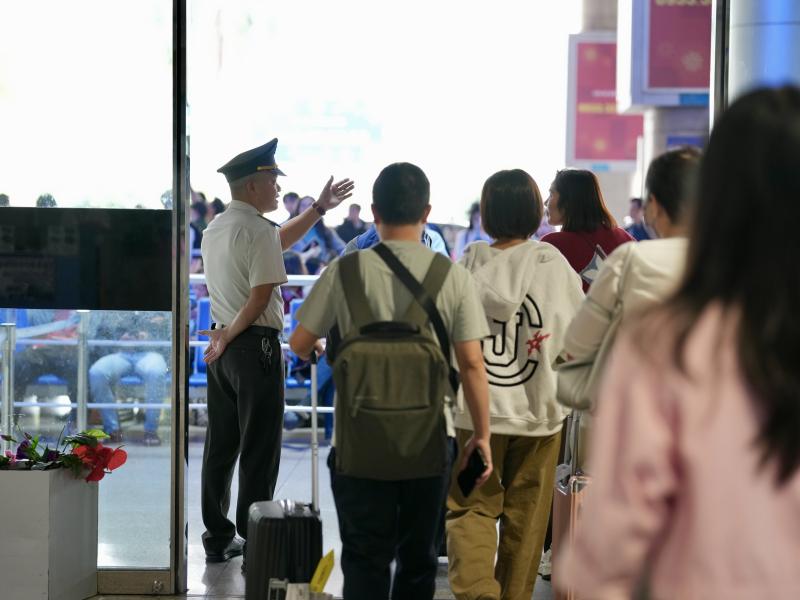 Xuyên đêm ở cửa ngõ không ngủ Tân Sơn Nhất cận Tết Bính Ngọ- Ảnh 18.