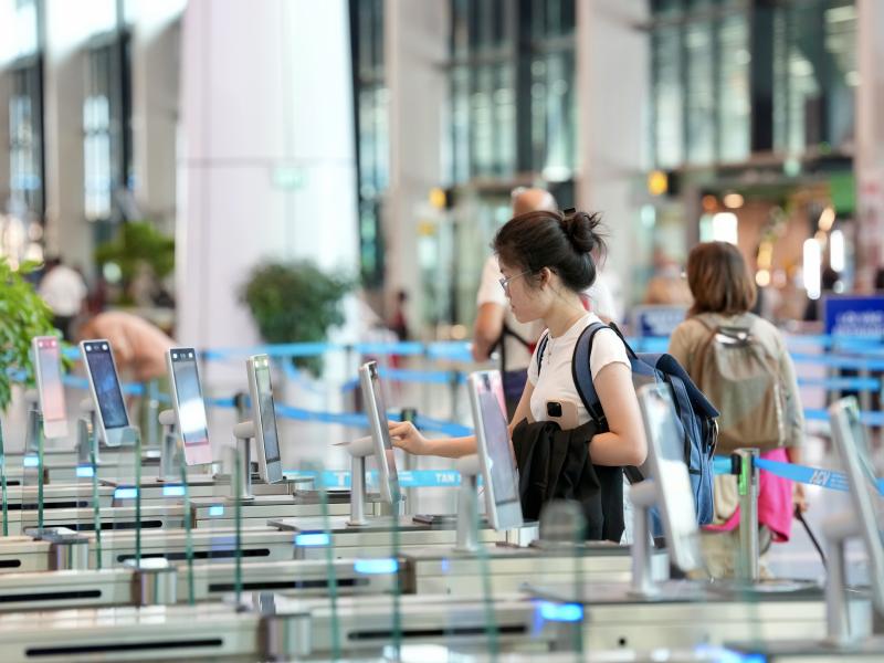 Xuyên đêm ở cửa ngõ không ngủ Tân Sơn Nhất cận Tết Bính Ngọ- Ảnh 4.