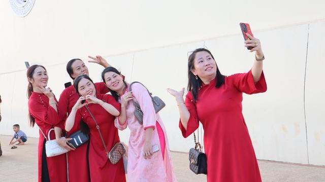 Du Xuân ngôi chùa có tượng Đức Phật Thích Ca tọa thiền cao nhất Đông Nam Á - Ảnh 12.