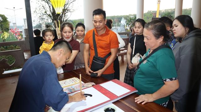 Du Xuân ngôi chùa có tượng Đức Phật Thích Ca tọa thiền cao nhất Đông Nam Á - Ảnh 23.