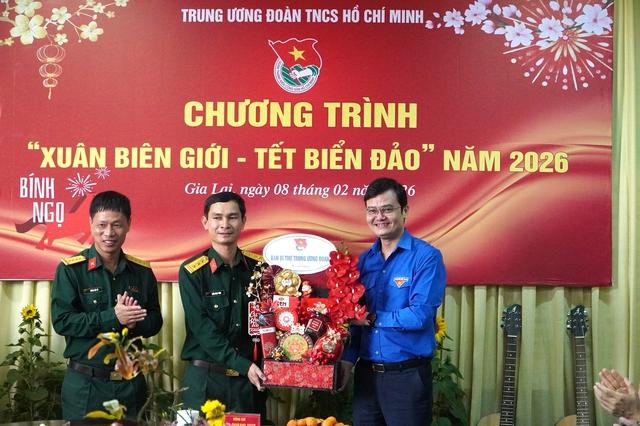 Xuân biên giới - Tết biển đảo sưởi ấm vùng bão lũ Gia Lai- Ảnh 5.