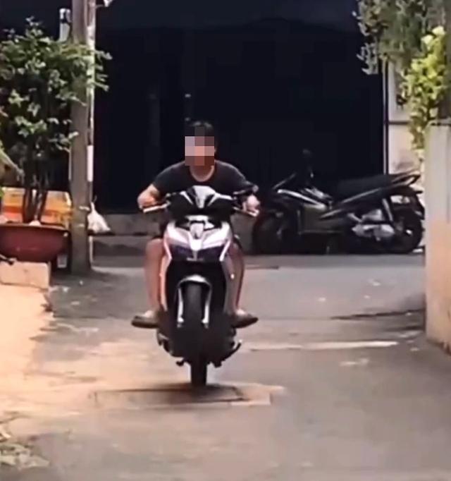 CSGT TP.HCM tịch thu xe nam thanh niên quay clip 'bốc đầu' quảng cáo tiệm sửa xe - Ảnh 2.