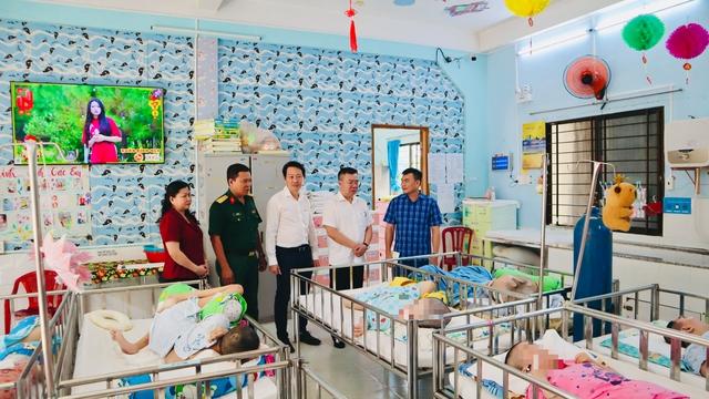Lãnh đạo TP.HCM thăm, chúc tết các trung tâm chăm sóc trẻ em đặc biệt - Ảnh 3.