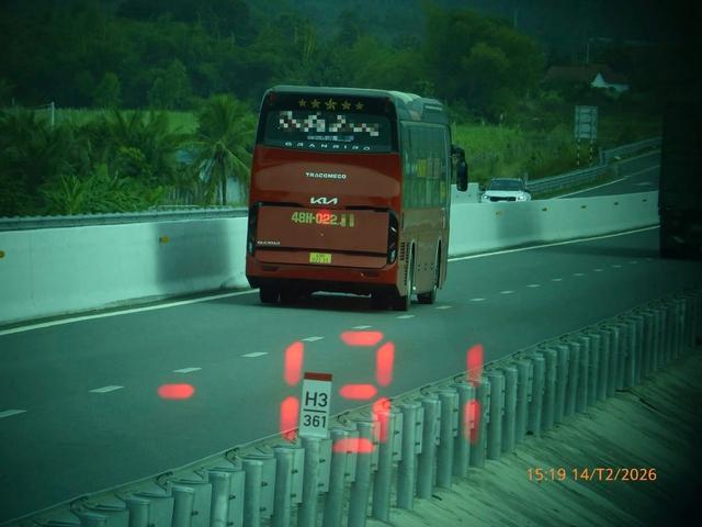 Nhiều xe khách vi phạm tốc độ trên cao tốc TP.HCM - Vân Phong- Ảnh 1.