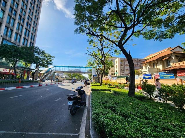TP.HCM ngày 29 tết: Đi tìm bình yên sau những bộn bề, hối hả - Ảnh 1.