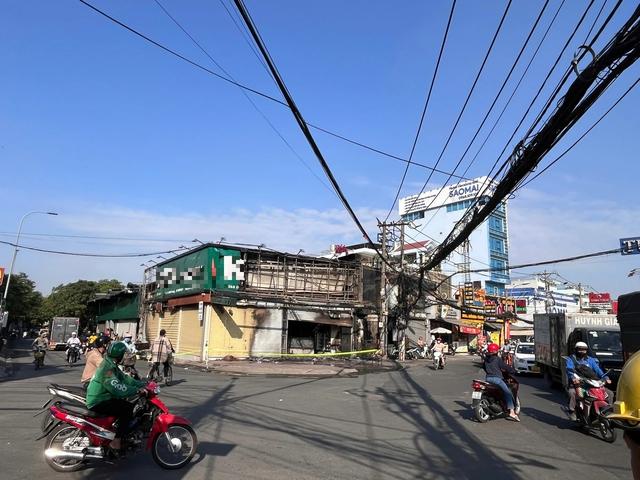 Cháy lớn tiệm bánh ngọt nổi tiếng ở TP.HCM- Ảnh 4.