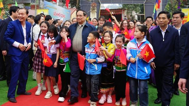 Thủ tướng Phạm Minh Chính dự lễ khởi công Trường liên cấp Cẩm Thạch - Ảnh 1.