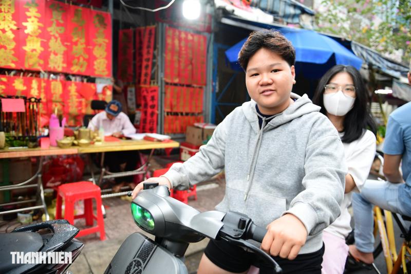 Cuối năm, người Hoa ở Chợ Lớn đi ‘mua chữ’: Mong bình an, phát đạt  - Ảnh 3.