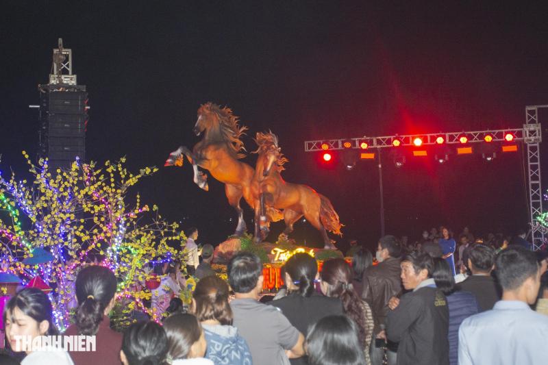 'Bộ sưu tập' linh vật ngựa của nghệ nhân Đinh Văn Tâm tại quê nhà Quảng Trị - Ảnh 4.