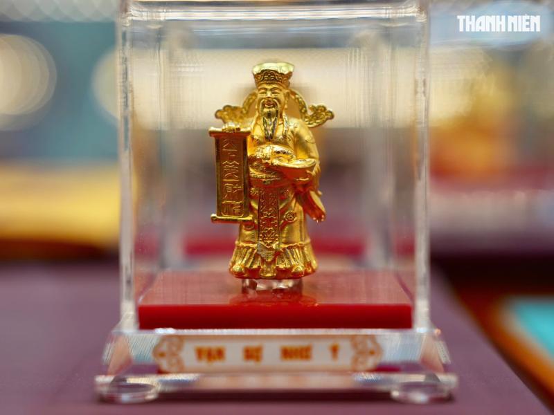 Chen chân mua vàng cầu may, tiệm vàng tại TP.HCM 'nghẹt thở' ngày vía Thần tài- Ảnh 10.