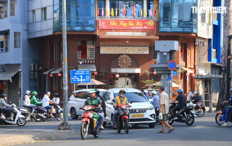 Mùng 6 tết: Bất ngờ đường phố TP.HCM - Ảnh 3.