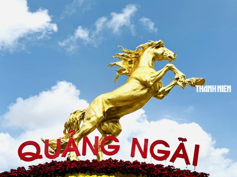 Ngựa vàng Quảng Ngãi cao 10 m 'có hồn' ở công viên Ba Tơ- Ảnh 9.