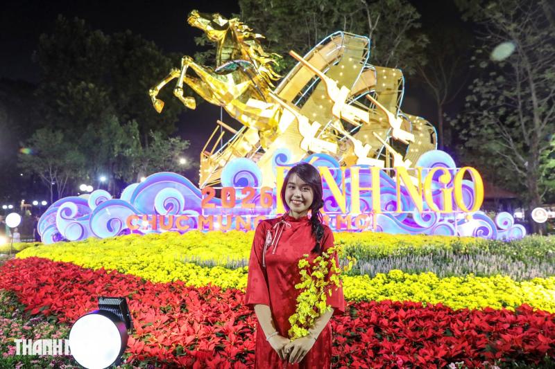 Những chú ngựa đua ở Lâm Đồng diễu hành trong đêm khai mạc Hội hoa xuân TP.HCM - Ảnh 12.