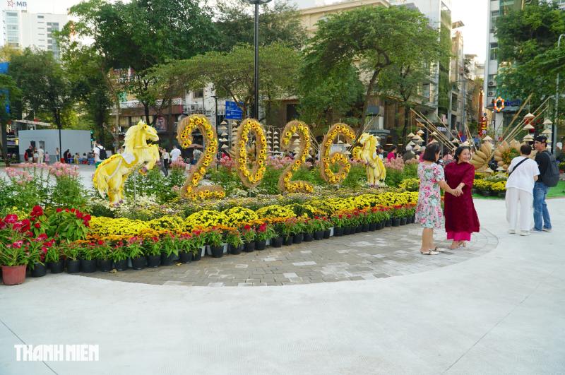 Cận cảnh cầu cảng trên sông Sài Gòn được chỉnh trang thành điểm check-in trong tết  - Ảnh 7.
